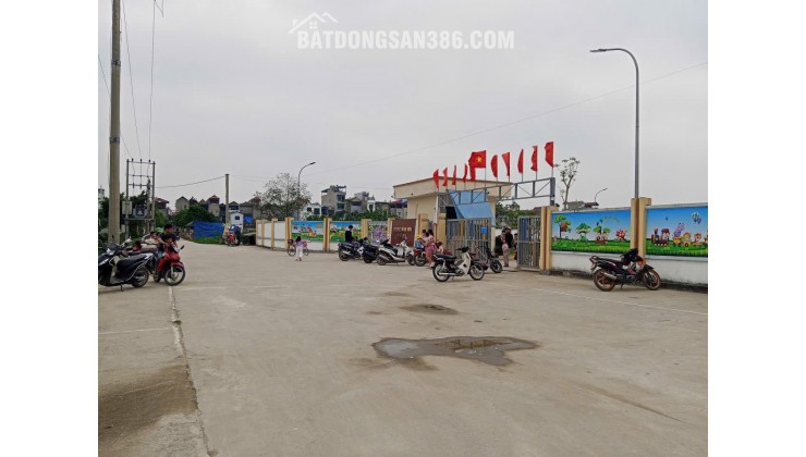  chỉ 10.0xtỷ - ĐẤT MẶT ĐƯỜNG NHỰA –2 OTO TRÁNH – KD-0977690119~100M2 - VIEW KĐT 222 HECTA 